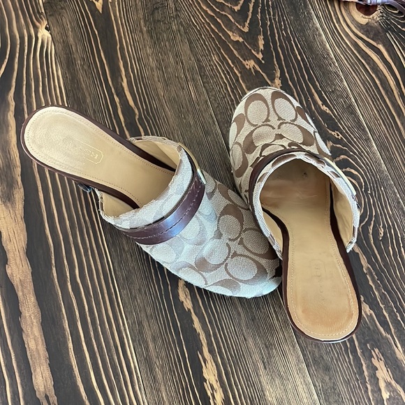 Coach clogs 7.5 - Picture 3 of 6